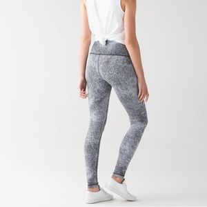 Lululemon Wunder Under Pant (Hi-Rise) Luon Spray Jacquard White Black